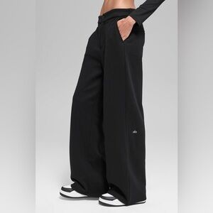 ALO Yoga High Waist Sweatpants Trouser Style size XS New with Tags